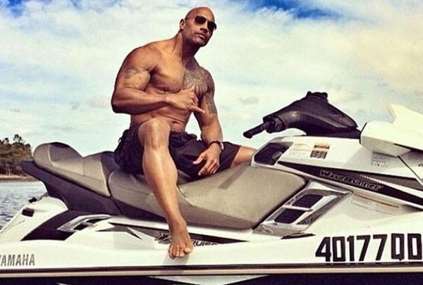 dwayne-johnson-rock-baywatch-shirtless-photo-10032014-600x450