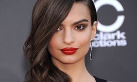 Emily-Ratajkowski-Red-Lipstick-450x270