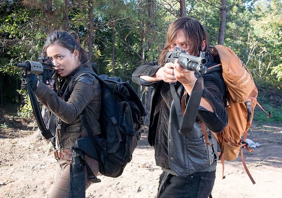 top-4-hot-damn-moments-from-the-walking-dead-episode-14-twice-as-far-899413