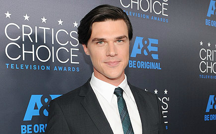 finn-wittrock-01-435