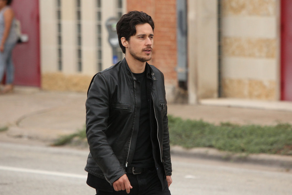 QUEEN OF THE SOUTH -- "Estrategia De Entrada" Episode 103 -- Pictured: Peter Gadiot as James Valdez -- (Photo by: Bill Matlock/USA Network)
