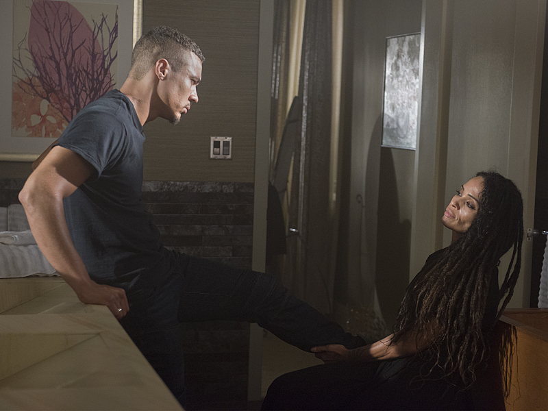 Ismael Cruz Cordova as Hector Campos and Lisa Bonet as Marisol Campos in RAY DONOVAN (Season 4, Episode 10). - Photo: Erica Parise/SHOWTIME - Photo ID: RayDonovan_410_0572.R