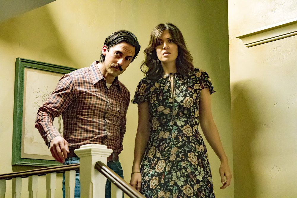 THIS IS US -- "Three Sentences" Episode 113 -- Pictured: (l-r) Milo Ventimiglia as Jack, Mandy Moore as Rebecca -- (Photo by: Ron Batzdorff/NBC)