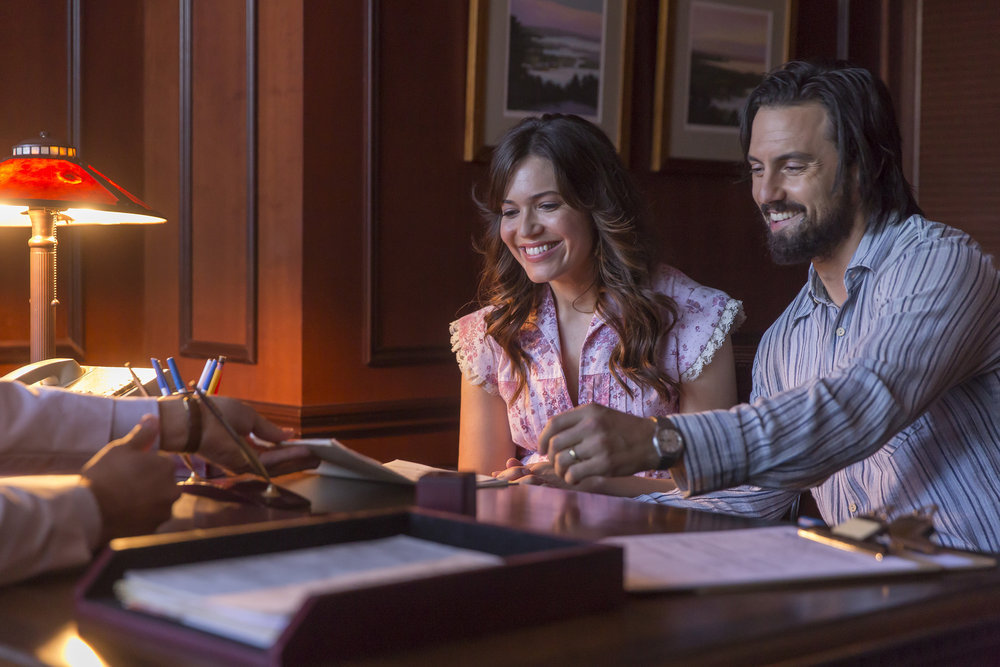 THIS IS US -- "The Right Thing to Do" Episode 111 -- Pictured: (l-r) Mandy Moore as Rebecca Pearson, Milo Ventimiglia as Jack Pearson -- (Photo by: Ron Batzdorff/NBC)