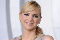 Anna Faris Overboard